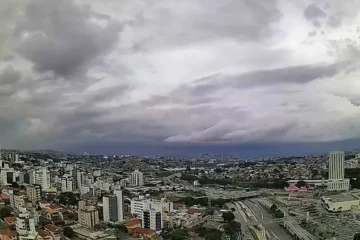 ‘Até parece que o amor não deu… agora a chuva é temporal’: confira a previsão do tempo para esta sexta-feira