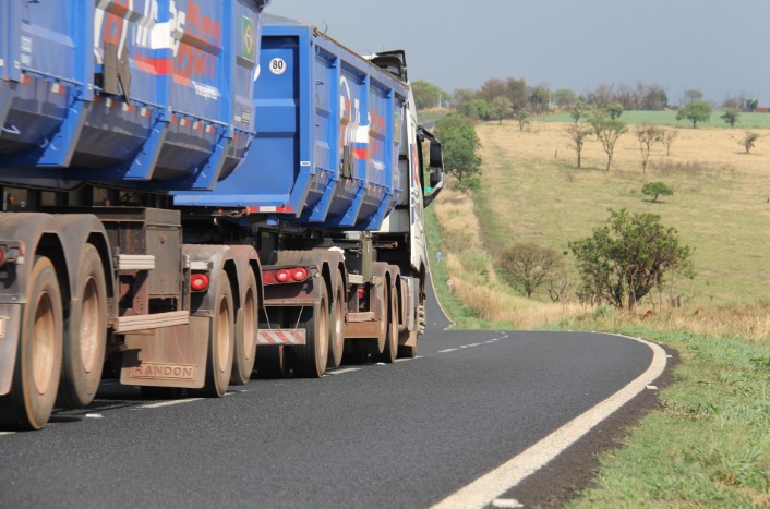 Restrição ao tráfego de veículos pesados nas rodovias mineiras será aplicada no feriado da Consciência Negra; saiba mais