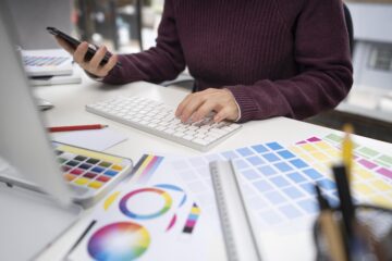 Grupo DeFato abre vaga para designer gráfico; saiba como se candidatar