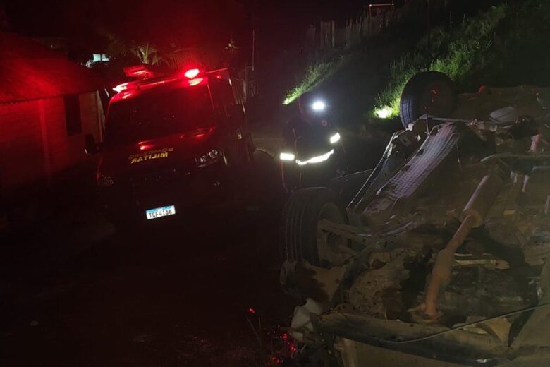 Colisão entre dois carros deixa um morto e três feridos na BR-459