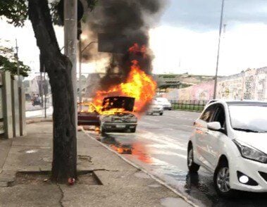Parati pega fogo na Cristiano Machado e mobiliza Corpo de Bombeiros em Belo Horizonte