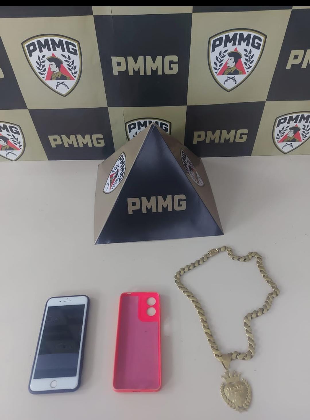 Polícia recupera celular e cordão roubados em João Monlevade