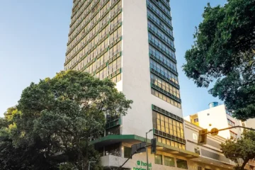 Mãe e filha morrem após queda de prédio no Centro de BH; caso reacende alerta sobre saúde mental e sobrecarga materna