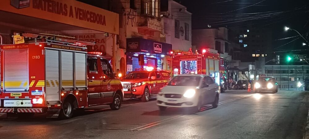 Incêndio atinge residência no bairro Colégio Batista, em Belo Horizonte