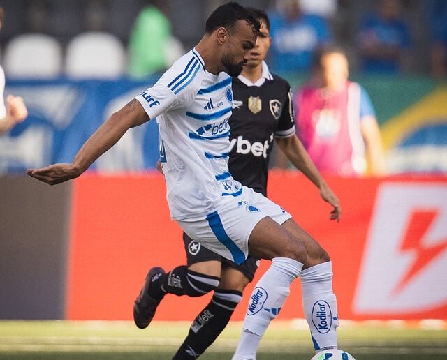 Cruzeiro recebe o Botafogo no Mineirão mirando vice-campeonato e reta final em alta; Rádio Caraça transmite o jogo