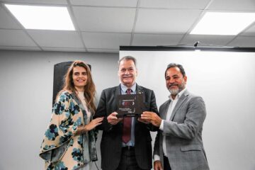 Durval Ângelo, presidente do TCE-MG, recebe a Comenda Personalidade de Ferro de Itabira