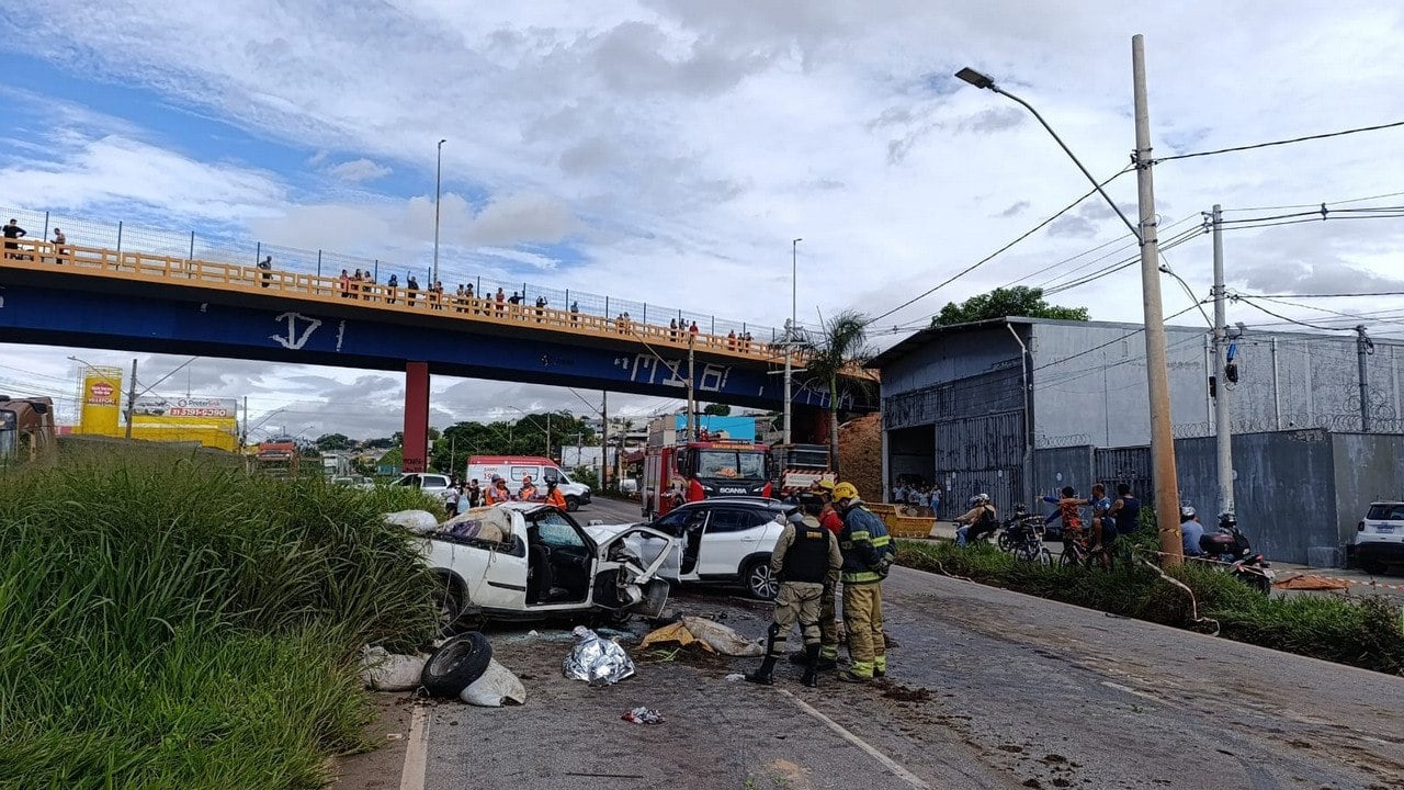 Acidente na Via Expressa deixa um morto e interdita trecho em Belo Horizonte