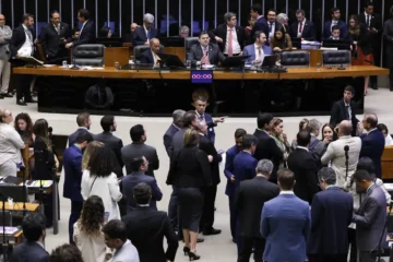 O show do bilhão!Governo tenta contornar crise e monta força-tarefa para pagar emendas de bilhões de reais