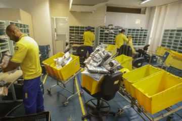 Correios preparam demissão de 15 mil funcionários como alternativa a empréstimo de bancos
