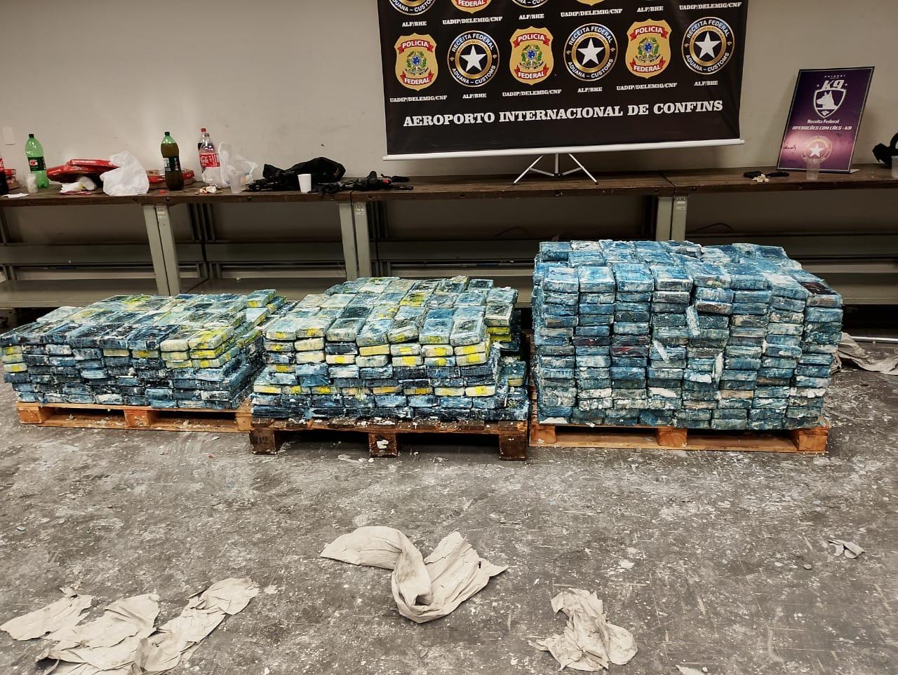 Cerca de 1,2 tonelada de cocaína é apreendida no Aeroporto de Confins em ação conjunta da PF e Receita Federal