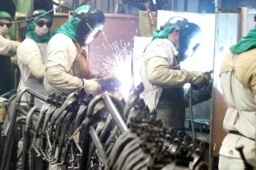 Inusitado! Engenheiro é demitido por passar muito tempo no banheiro em horário de serviço