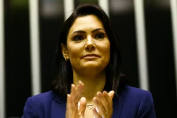 Moraes permite visita de Michelle a Bolsonaro, mas manda PF fiscalizar marmita