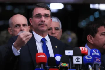 É pra valer? carta de Bolsonaro formaliza o nome de seu filho Flávio para 2026