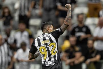 Atlético-MG goleia Vasco com dois de Dudu e garante vaga na Sul-Americana de 2026