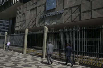 Trabalhadores da Petrobras aprovam greve nacional a partir de segunda-feira(15)