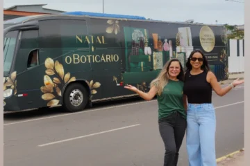 “Palavras deixam marcas. Que sejam apenas de amor”: ônibus itinerante do Boticário esteve em Itabira para reforçar campanha de Natal; confira