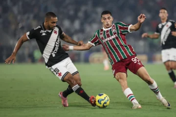 No Maracanã, Fluminense e Vasco duelam por um lugar na final da Copa do Brasil