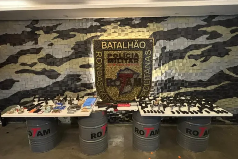 Polícia recupera 41 armas furtadas em Ibirité e apreende arsenal em duas residências do bairro Durval de Barros