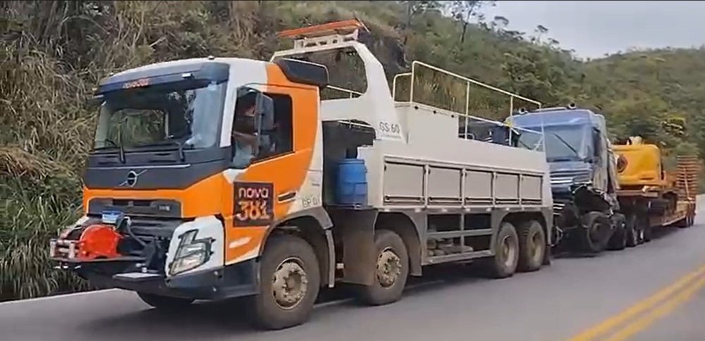 Trânsito na BR-381 é totalmente liberado após acidente com caminhões em Sabará