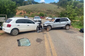 Colisão frontal deixa quatro feridos na AMG-1240, entre Itabira e o distrito Senhora do Carmo