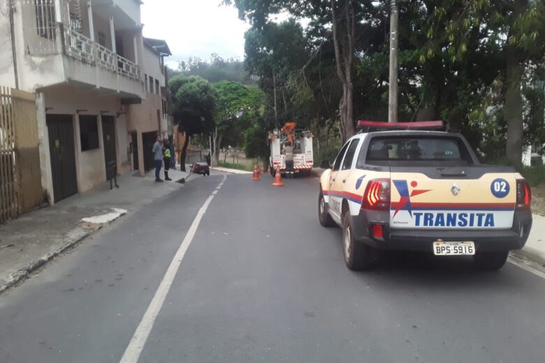 Após ventania, cabo de energia se rompe no bairro Areão, em Itabira