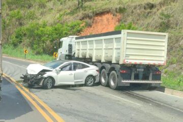 Acidente entre carro e caminhão causa lentidão na BR-381 em São Gonçalo do Rio Abaixo