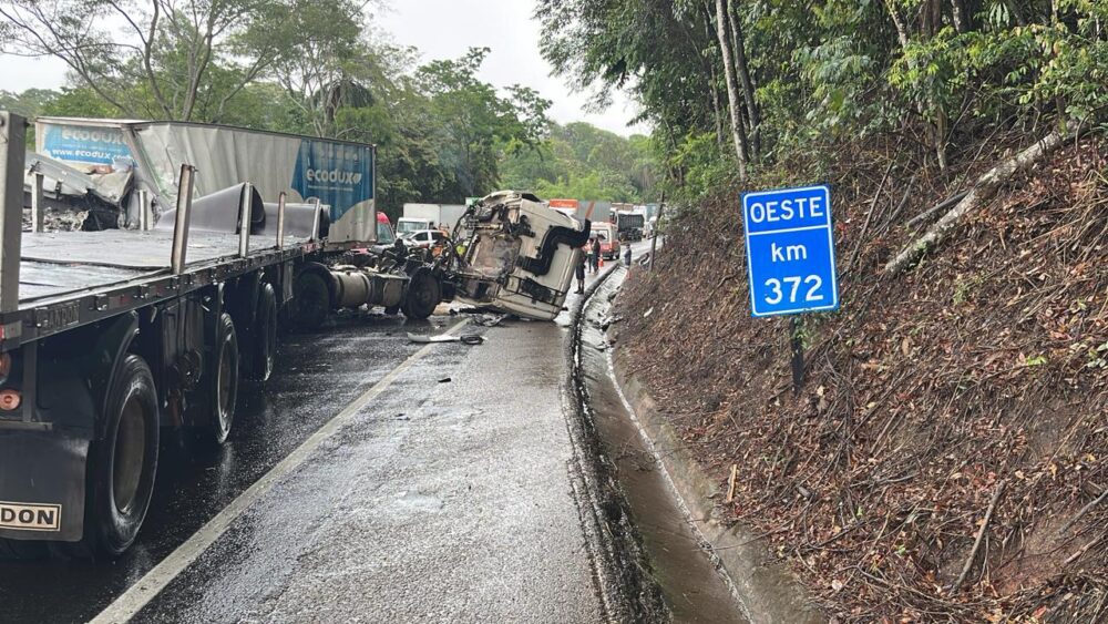 Acidente grave interdita a BR-381 entre São Gonçalo do Rio Abaixo e João Monlevade; duas pessoas ficam feridas