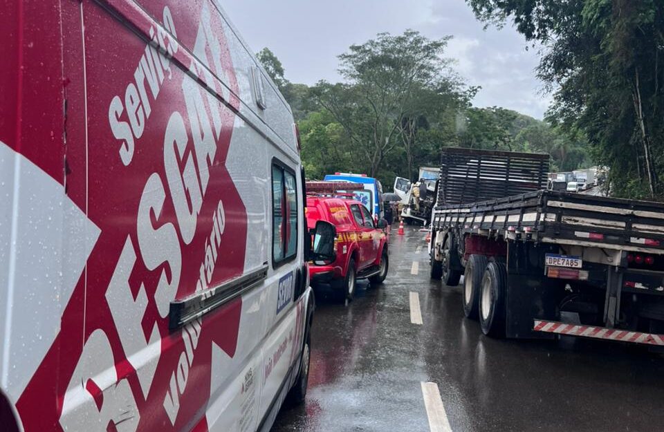 Acidente grave interdita a BR-381 entre São Gonçalo do Rio Abaixo e João Monlevade; duas pessoas ficam feridas