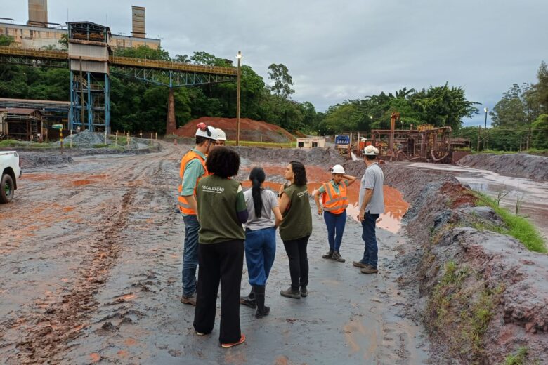 Vale é multada em R$445 mil por descarte irregular de efluentes na rede pluvial de Itabira