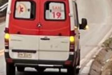 Motociclista fica desacordado após cair em canaleta na MGC-120, entre Itabira e Nova Era