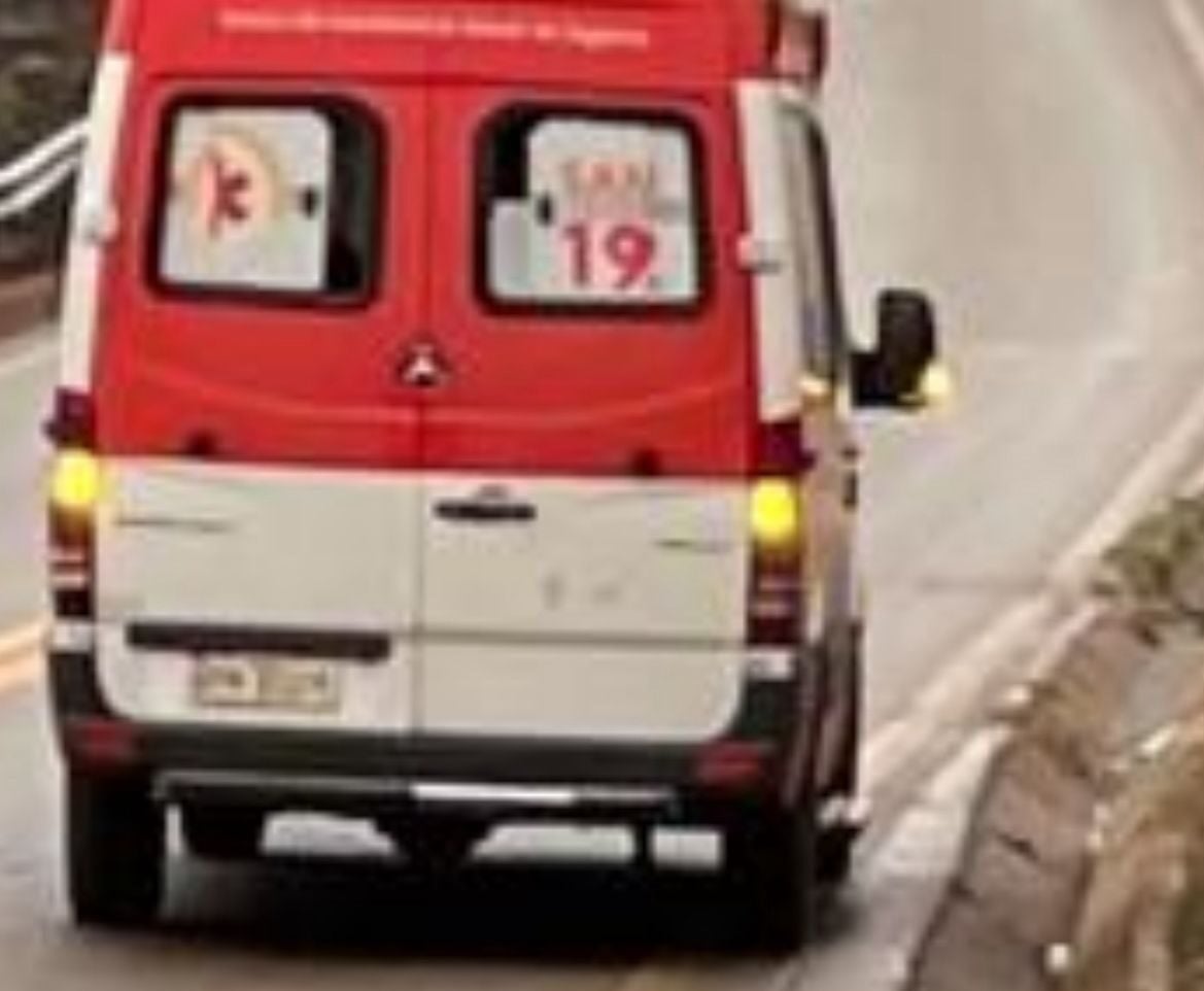 Motociclista fica desacordado após cair em canaleta na MGC-120, entre Itabira e Nova Era
