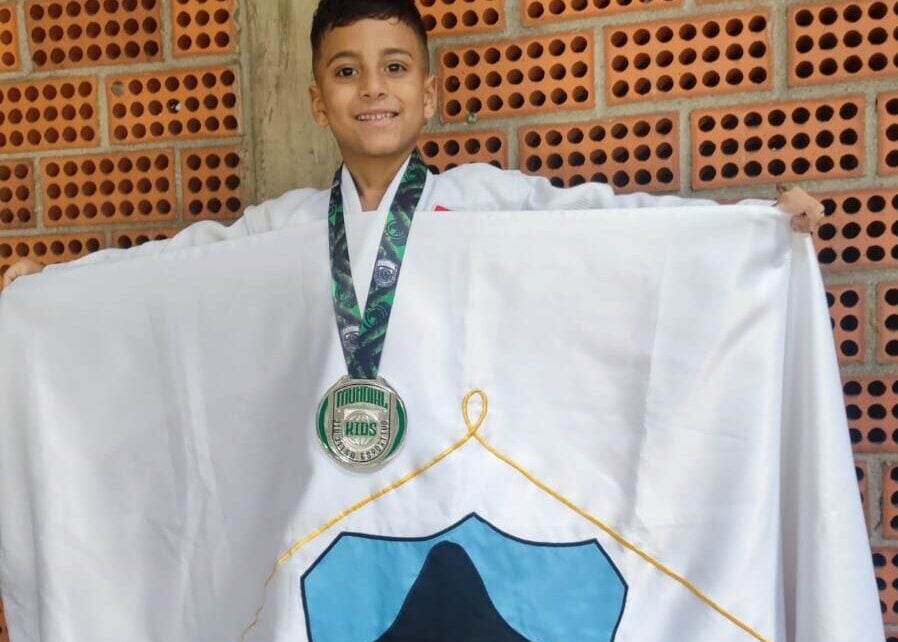 Itabirano Joãozinho conquista vice-campeonato mundial Kids da CBJJE em São Paulo