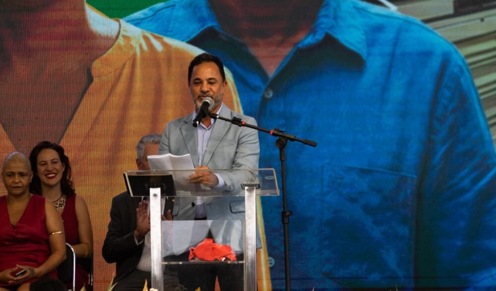 Marco Antônio Lage entrega a Lula reivindicações dos municípios mineradores e cobra novo modelo para a atividade mineral