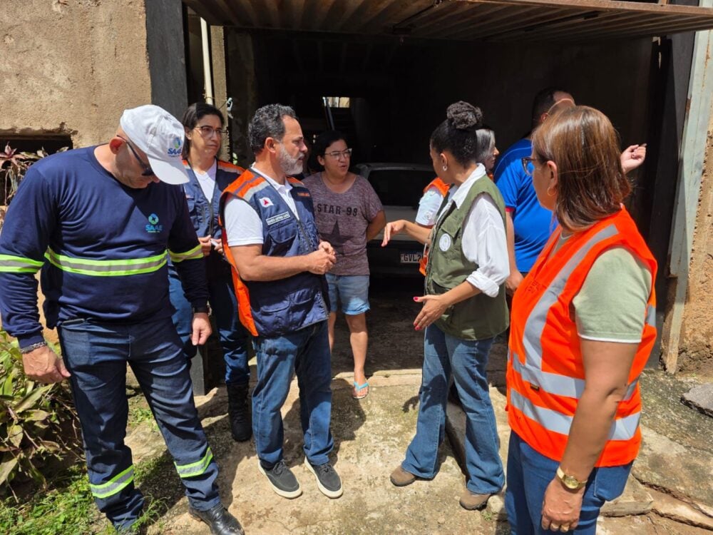Itabira: prefeito Marco Antônio Lage vistoria áreas atingidas pelo temporal na noite de domingo