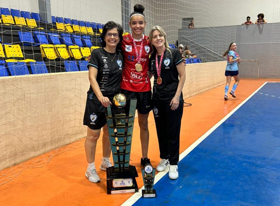 Do futebol entre os homens ao protagonismo no futsal paranaense: itabirana supera barreiras em busca do sonho de ser atleta