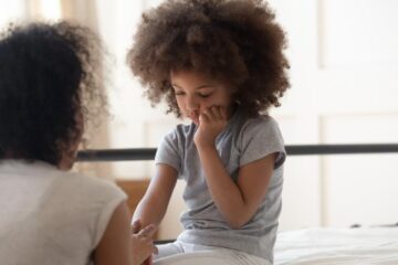Mãe denuncia sucessivos casos de racismo contra filha de 10 anos, em escola municipal de Itabira