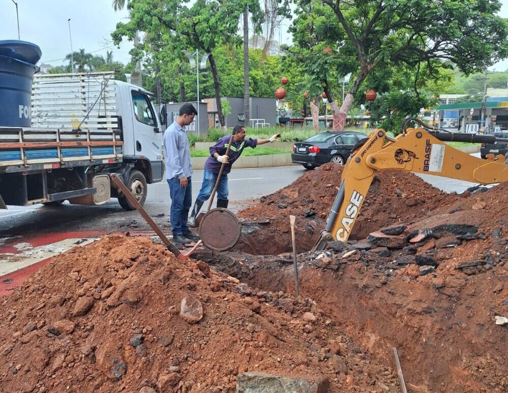 Itabira: manutenção na rede de esgoto interdita trecho da avenida João Pinheiro com a praça Acrísio nesta quinta-feira
