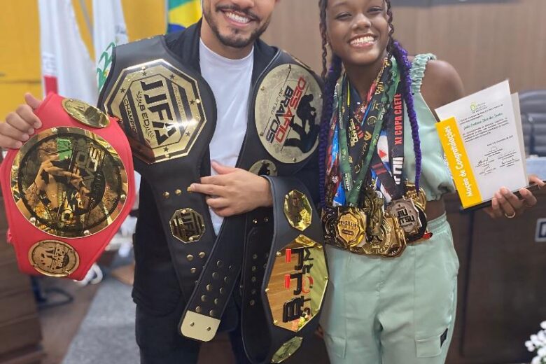 Atleta de jiu-jitsu Juju Emiliano recebe moção de congratulações em Nova Era