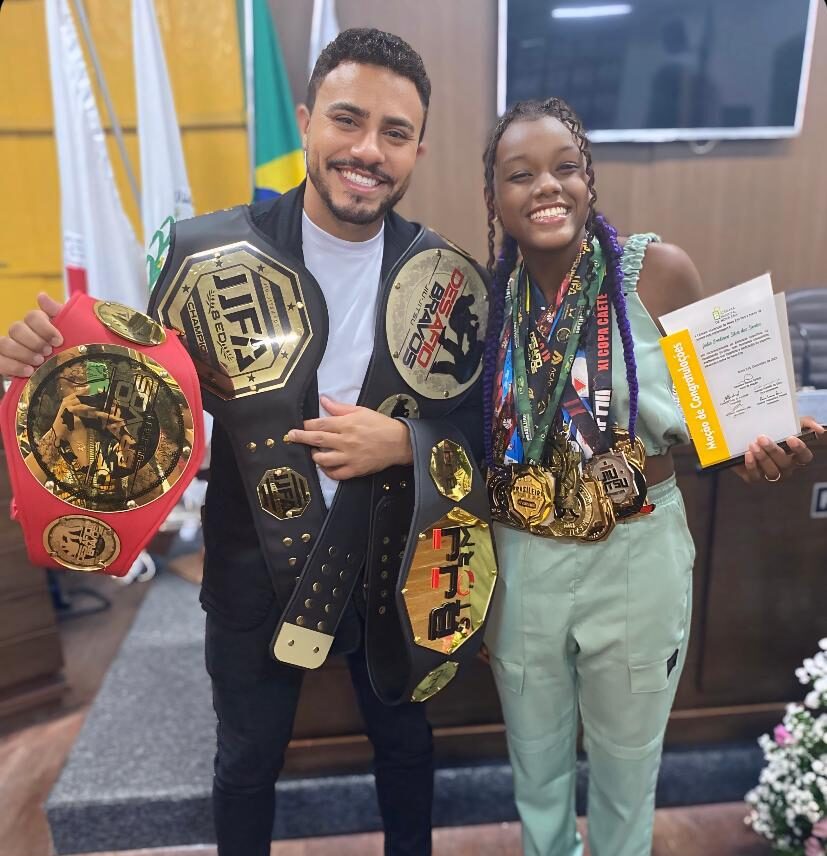Atleta de jiu-jitsu Juju Emiliano recebe moção de congratulações em Nova Era