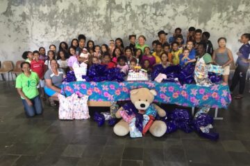 Instituto Actus e Paróquia São João Batista celebram Natal Solidário com crianças do Santa Marta