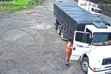 Câmera flagra colisão entre Fiat Mobi e caminhão na BR-381, em Nova Era