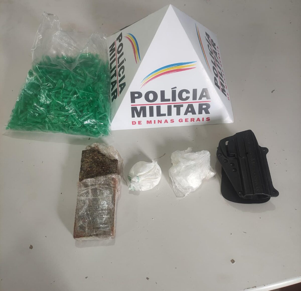 Itabira: Polícia Militar prende homem com drogas no bairro Bálsamos