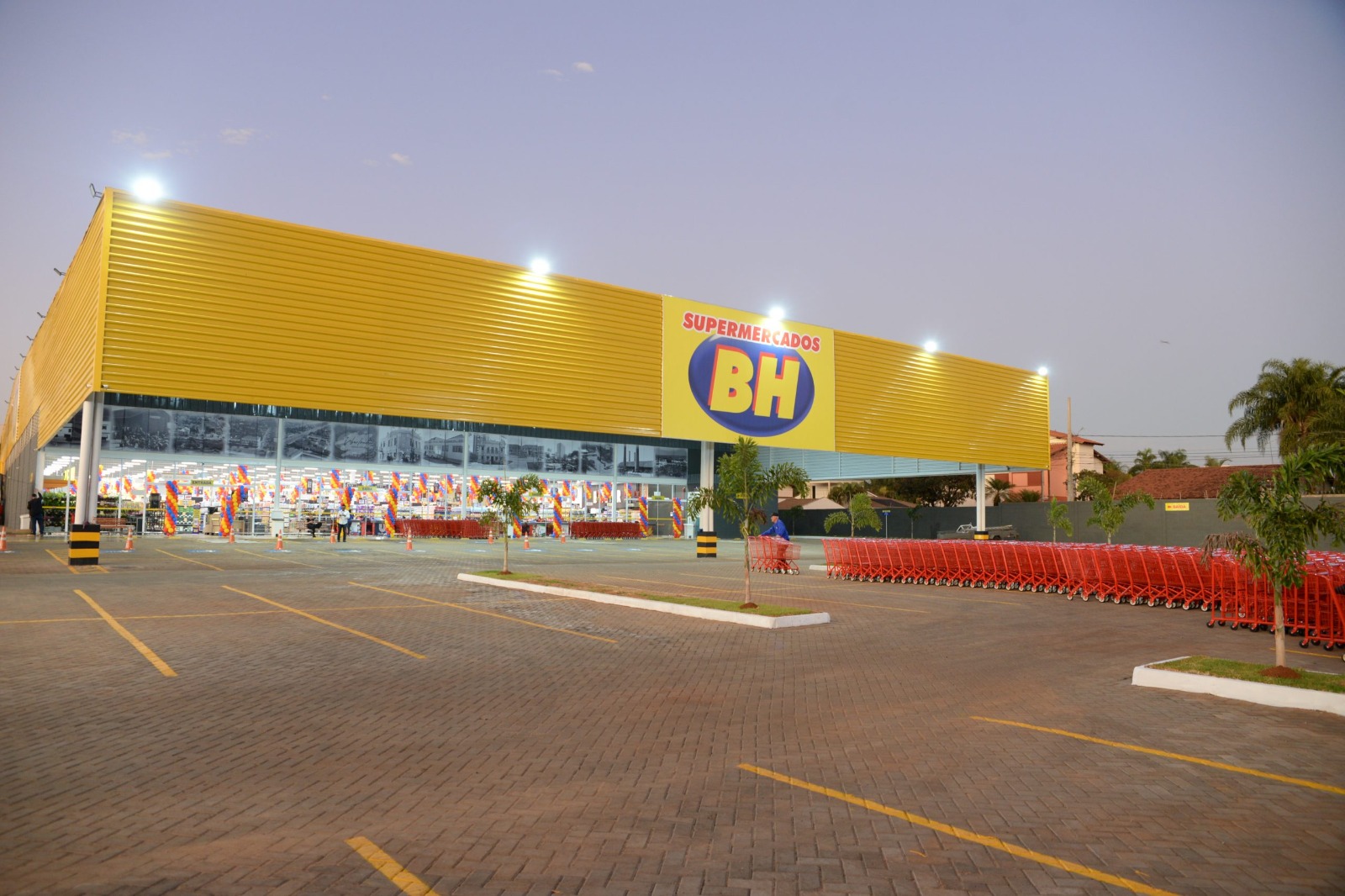 Supermercados BH fecham às 19h30 na véspera de Natal em Itabira e região; confira o funcionamento
