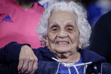 Vó Miracy, torcedora símbolo do Cruzeiro, morre aos 106 anos