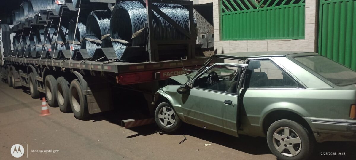 Mulher morre em grave colisão com carreta em João Monlevade