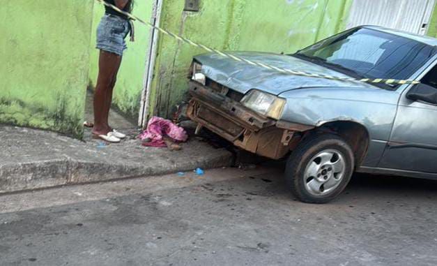 Mulher morre após ser atropelada pelo próprio filho em Santa Bárbara; suspeito segue foragido