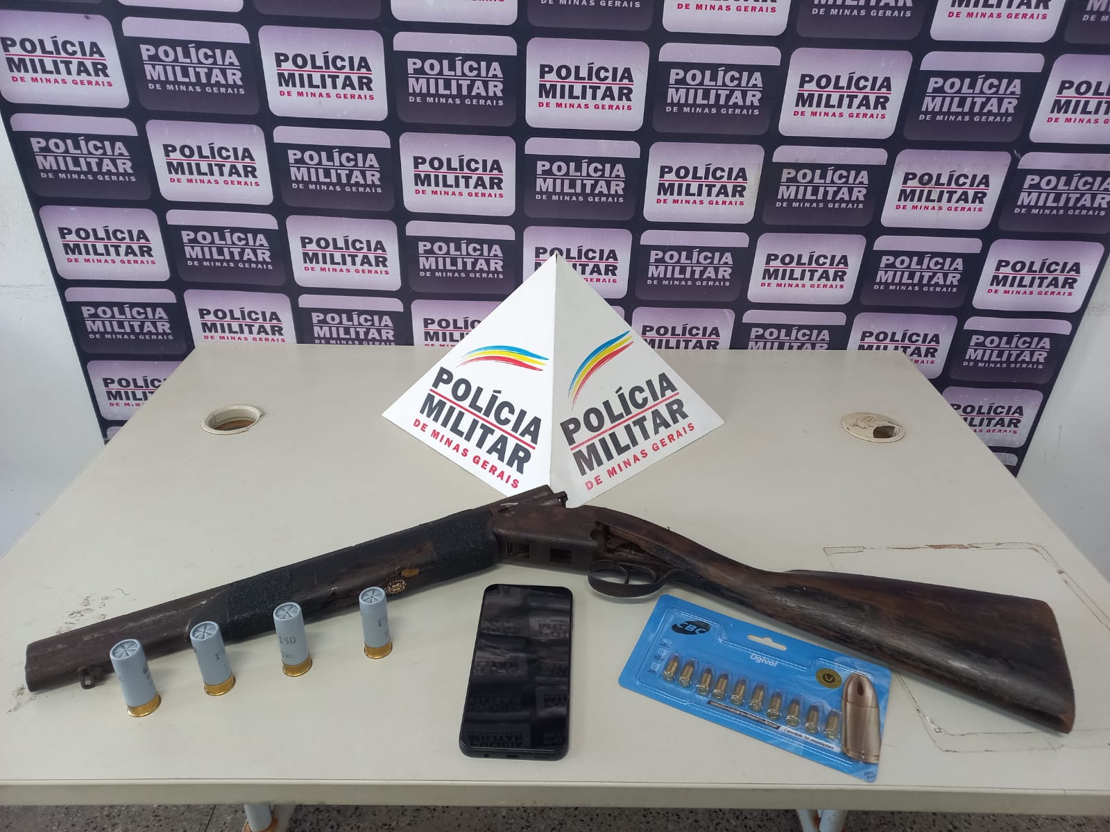 Polícia Militar prende homem por posse ilegal de arma de fogo em Itabira; munições foram apreendidas