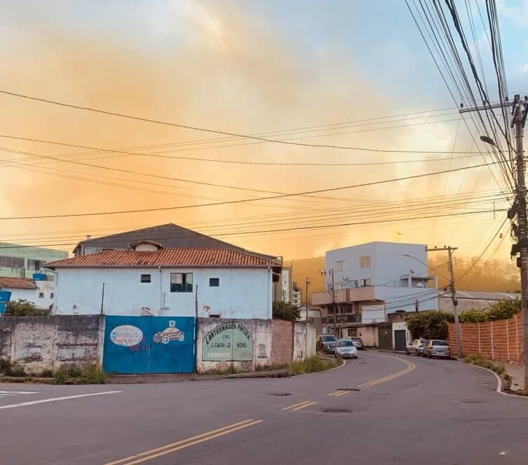 Prefeitura de Itabira cobra explicações da Vale sobre nuvem alaranjada após detonação nas Minas do Meio