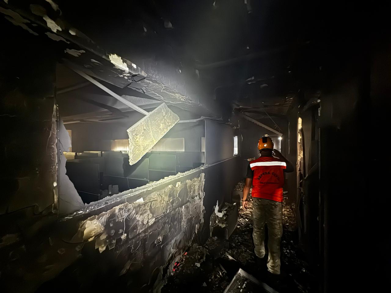 Incêndio atinge edifício comercial em BH; ninguém se feriu