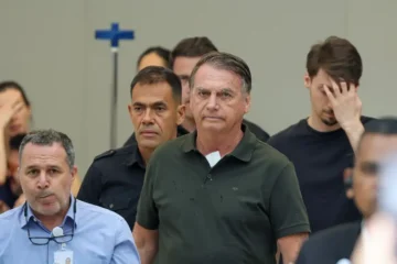 Procedimento cirúrgico de Bolsonaro terá duração de até 4 horas